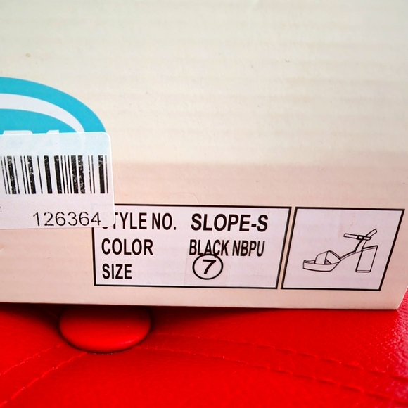 LAST CHANCE 🔆 NEW IN BOX Soda Size 7 Black Heels - Picture 3 of 7